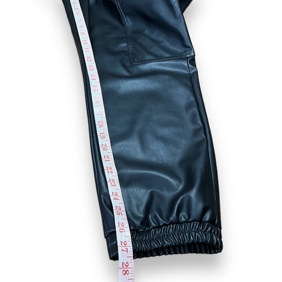 ZARA Faux Leather Black Cargo Joggers Side Slash Pockets Hip Flap Pockets Sz L - Picture 8 of 9